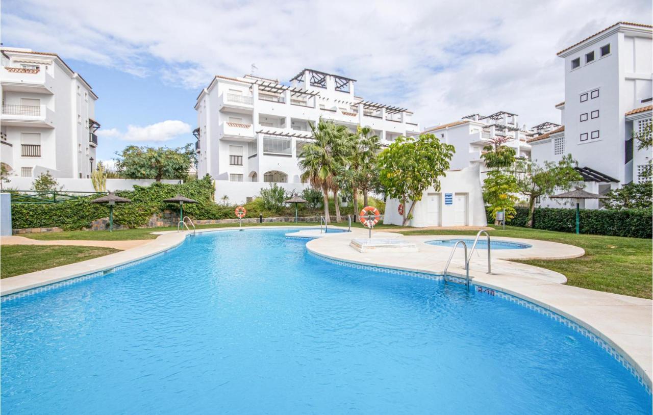 Stunning apartment in San Luis de Sabinillas with 2 Bedrooms, Outdoor swimming pool&Swimming pool Buitenkant foto